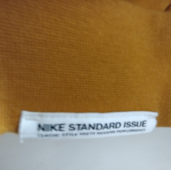 Like new! Yellow Nike DriFit Standard Issue thick hoodie with zipper pouch - Med - Picture 5 of 9